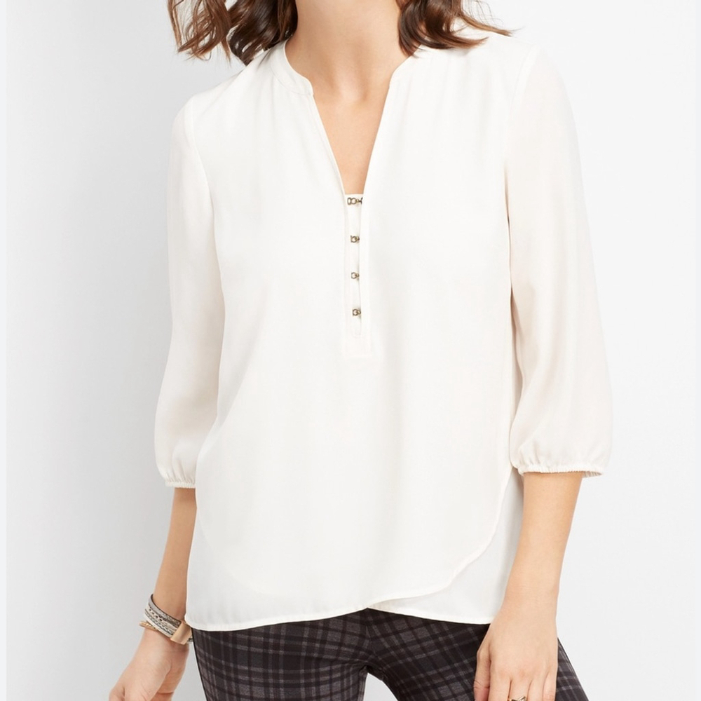 Maurices Elegant off White hook and eye lightweight Blouse size Large